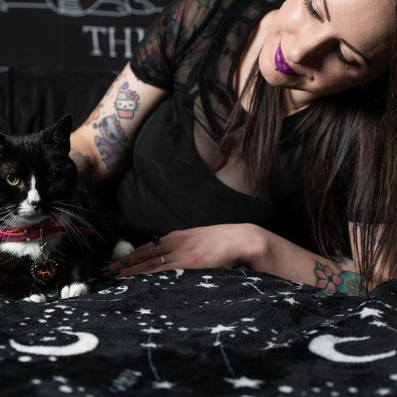 Meet your Posher, Evangeline - Picture 1 of 1